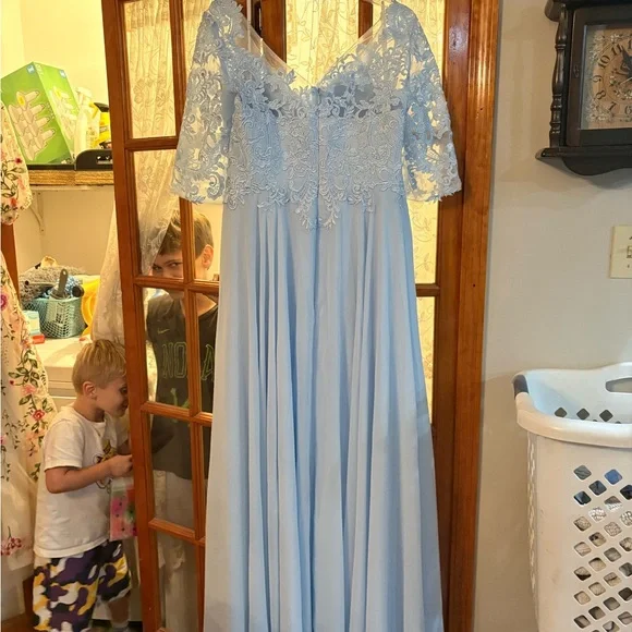 Mother of the Bride Dress / Wedding Guest Dress - Picture 2 of 5